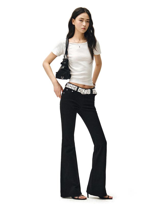 데케트 우먼 Signature Slim Low Rise Flared Jeans DCWPT006BLACKCT 착용컷