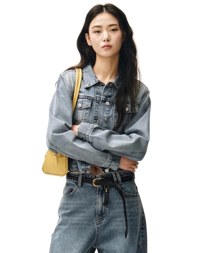 데케트 우먼 Cropped Denim Jacket DCWJK002LIGHTBLUE 착용컷