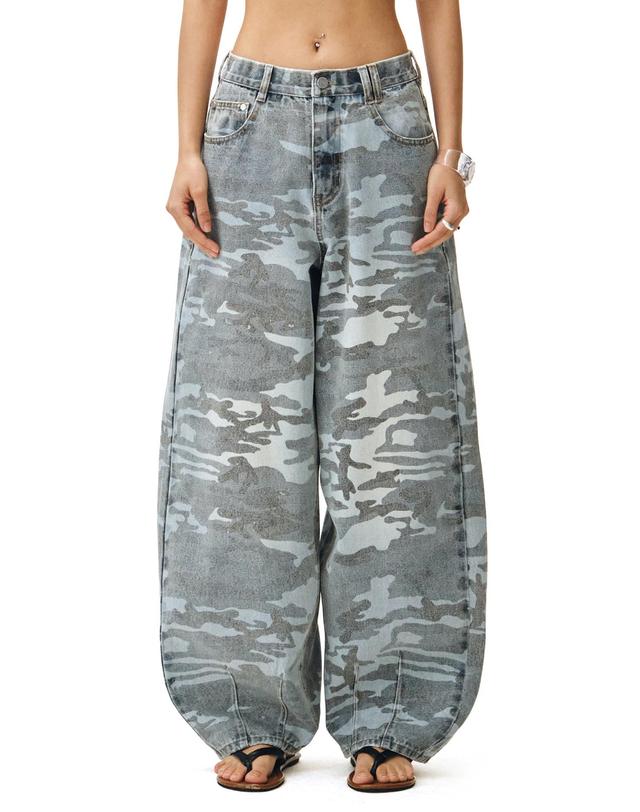 데케트 우먼 Camouflage Barrel Jeans DCWPT020LIGHTBLUE 착용컷