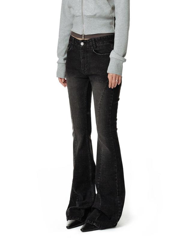 데케트 우먼 Adjustable Back Low Rise Slim Flared Jeans DCWPT030BLACK 착용컷