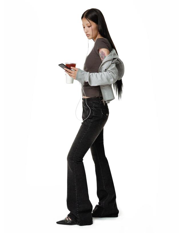 데케트 우먼 Adjustable Back Low Rise Slim Flared Jeans DCWPT030BLACK 착용컷