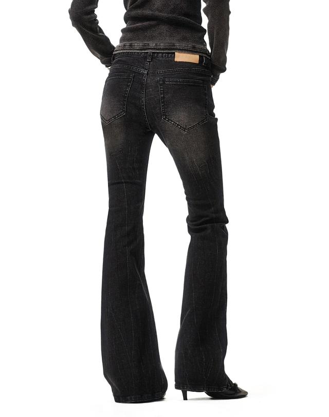 데케트 우먼 Crinkle Washed Low Rise Slim Flared Jeans DCWPT035BLACK 착용컷