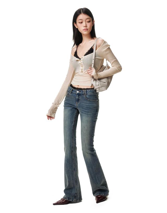 데케트 우먼 Crinkle Washed Low Rise Slim Flared Jeans DCWPT035BLUE 착용컷