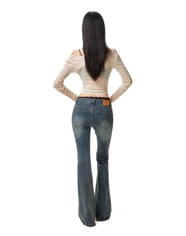 데케트 우먼 Crinkle Washed Low Rise Slim Flared Jeans DCWPT035BLUE 착용컷