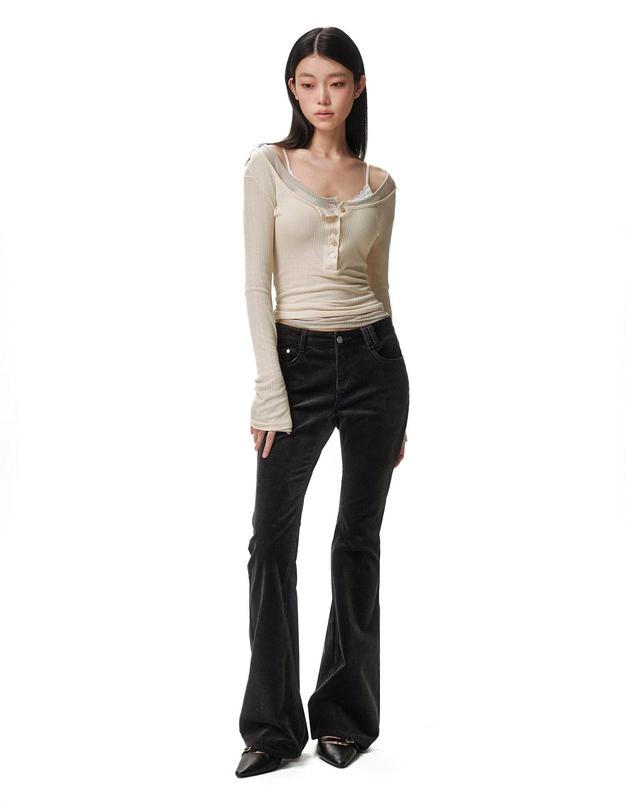 데케트 우먼 Signature Slim Low Rise Flared Corduroy Pants DCWPT041CHARCOAL 착용컷