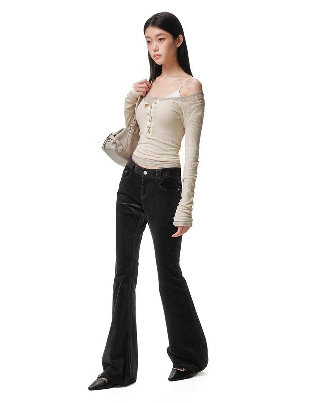 데케트 우먼 Signature Slim Low Rise Flared Corduroy Pants DCWPT041CHARCOAL 착용컷