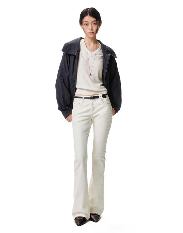 데케트 우먼 Signature Slim Low Rise Flared Corduroy Pants DCWPT041IVORY 착용컷