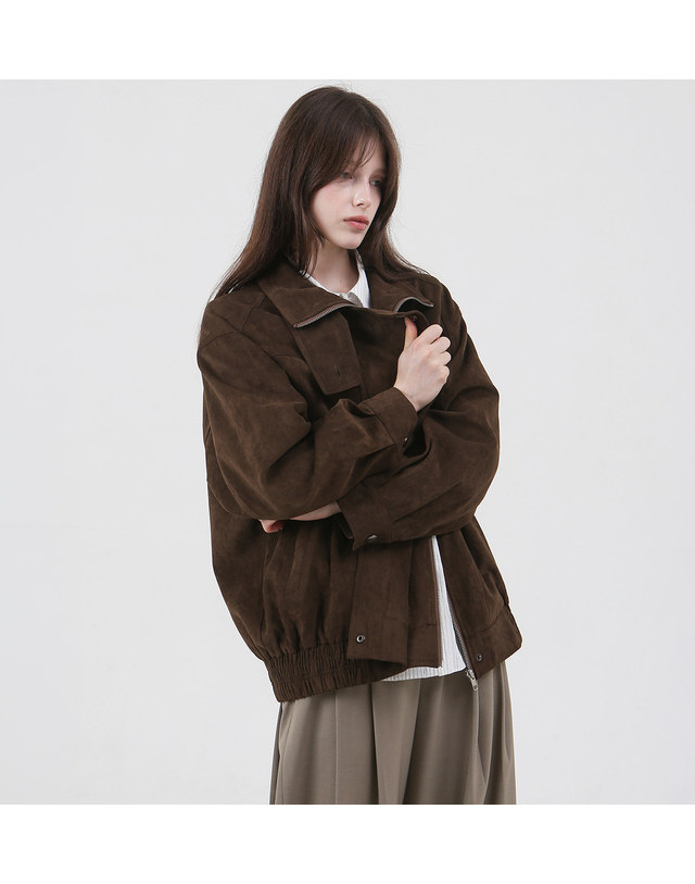 루미에반 하이넥 플래킷 스웨이드 점퍼 LB6XJPMD04D 착용컷