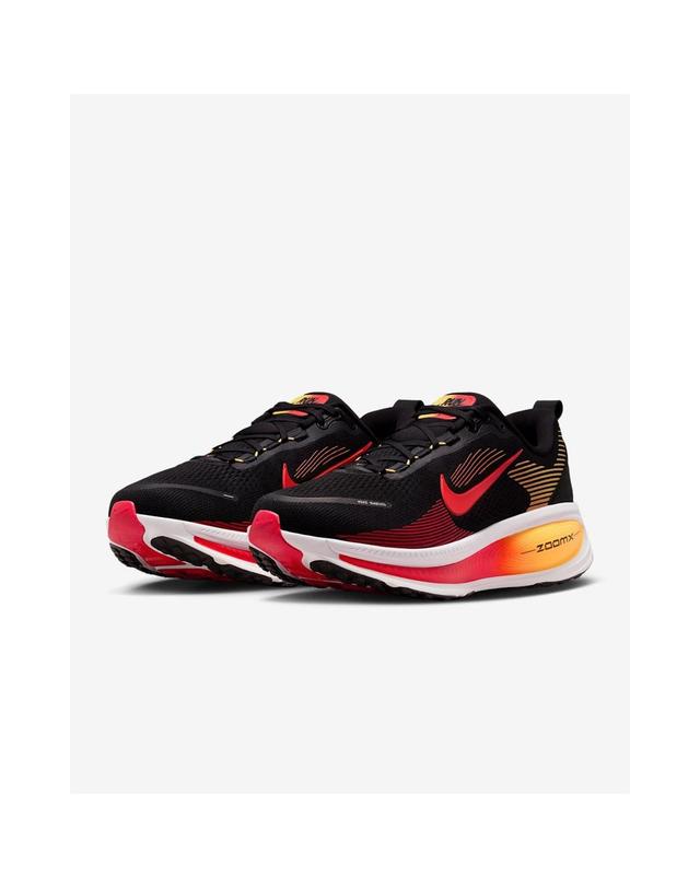 나이키 나이키 보메로 18 엑스트라 와이드 로드 런닝화 운동화 블랙 브라이트 크림슨 HM6803-016 착용컷
