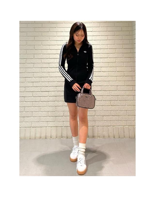 아디다스 아디다스 오리지널 풀 집업 클래식 긴팔 원피스 드레스 블랙 KD7963 착용컷