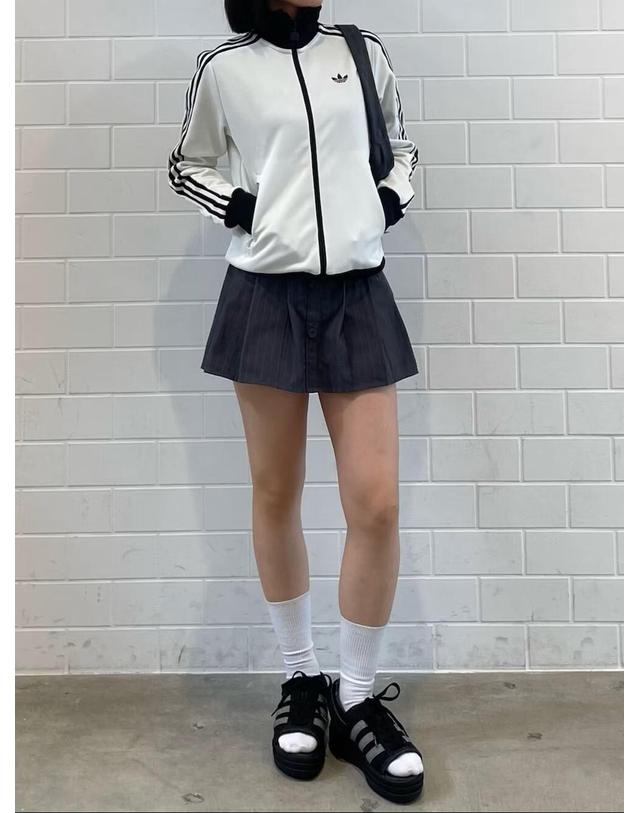 아디다스 아디다스 오리지널 가젤 볼드 샌들 남녀 공용 통굽 샌들 키높이 코어 블랙 KI0007 착용컷