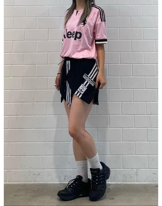 아디다스 아디다스 오리지널 여성 리컨스트럭티드 아디브레이크 미니 스커트 치마 블랙 KS4165 착용컷