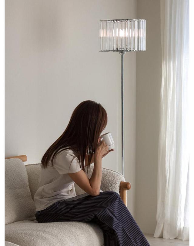 라루즈 국내제작 Beaumonde 보몽드 5단계 밝기조절 장스탠드 실버 착용컷