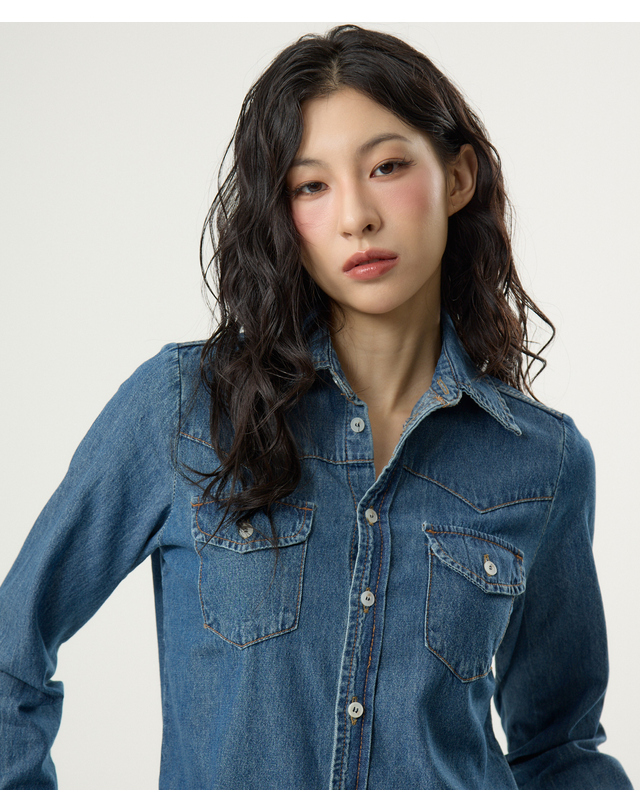 언노운플라넷 [언노운플라넷] 웨스턴 슬림 데님 셔츠 블루 착용컷