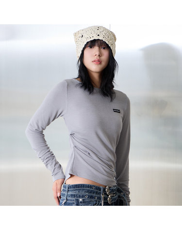 사이드 버튼 셔링 슬림 롱슬리브 티셔츠 그레이