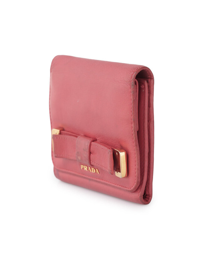 프라다 [중고명품] Pink Calfskin Womens Bifold wallet 1M0176 PC1210 WL 00028 BLACK 착용컷