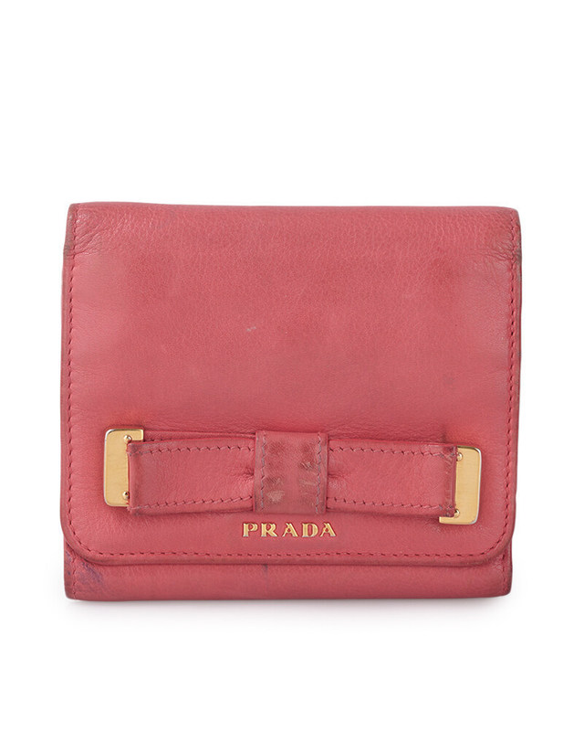 프라다 [중고명품] Pink Calfskin Womens Bifold wallet 1M0176 PC1210 WL 00028 BLACK 착용컷
