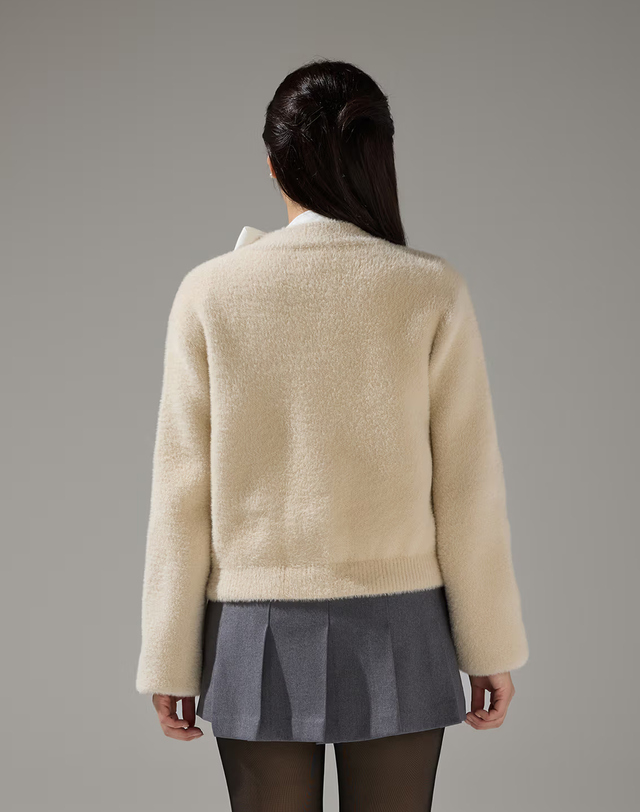 페어라이어 헤어리 브이넥 가디건 (베이지) 착용컷