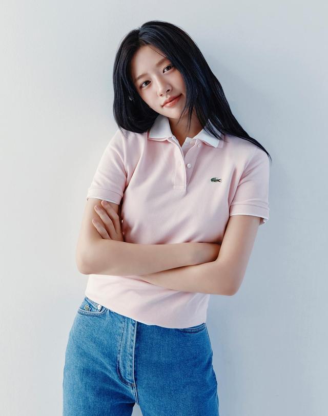 라코스테 [라코스테 공식] 여성 베이직 레귤러핏 폴로 셔츠 PF7839-56G ADY 착용컷