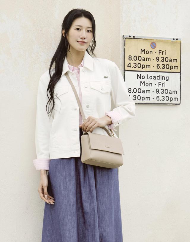 라코스테 [라코스테 공식] 여성 마이 라코스테 플랩 스몰 크로스백 NF5376K56G C87 착용컷