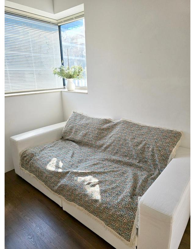블랑쉬하우스 블랑쉬 빈티지 블룸 자가드 아트 블랭킷 소파커버 착용컷