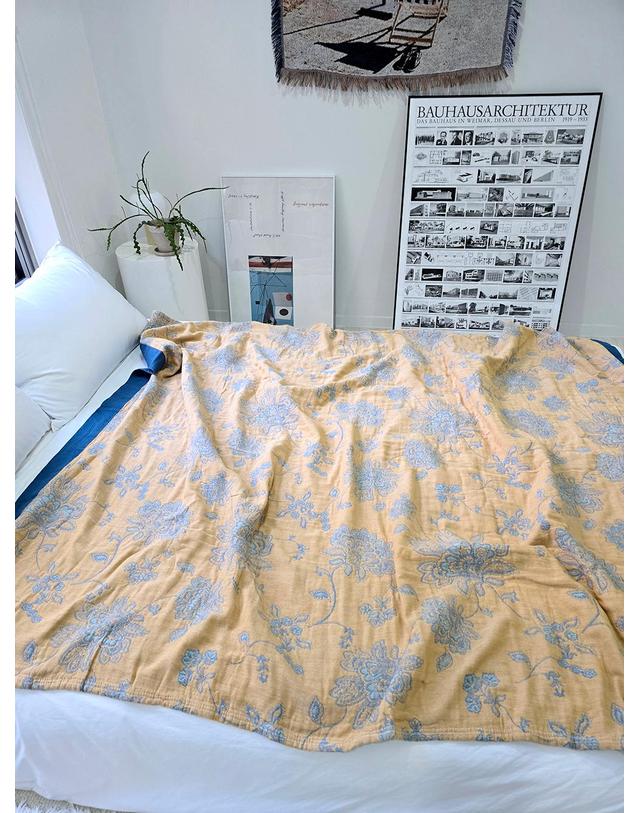 블랑쉬하우스 블랑쉬 골든블룸 퀸사이즈 150x200 거즈이불 착용컷