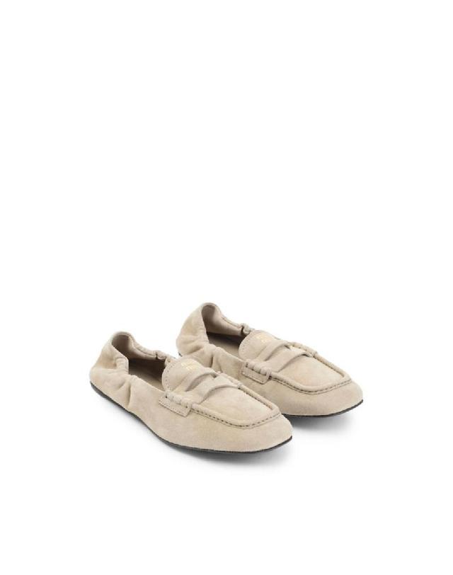 미우미우 [해외직구] 그란데비타 해외 미우미우 여성 RUCHES SUEDE LEATHER 로퍼 5D341E008F0F24 착용컷