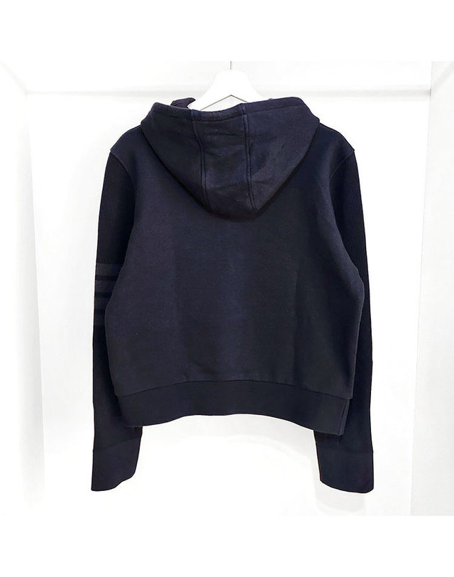 톰브라운 [중고명품] [중고명품] 톰브라운 클래식 루프백 후드 긴팔 L628022 BLACK 착용컷