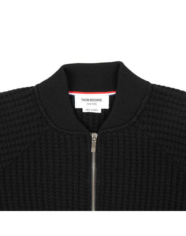 톰브라운 [명품] 톰브라운 울 와플 래글런 남성 블랙 봄버 자켓 MJT549A 05396 001 BLACK 착용컷
