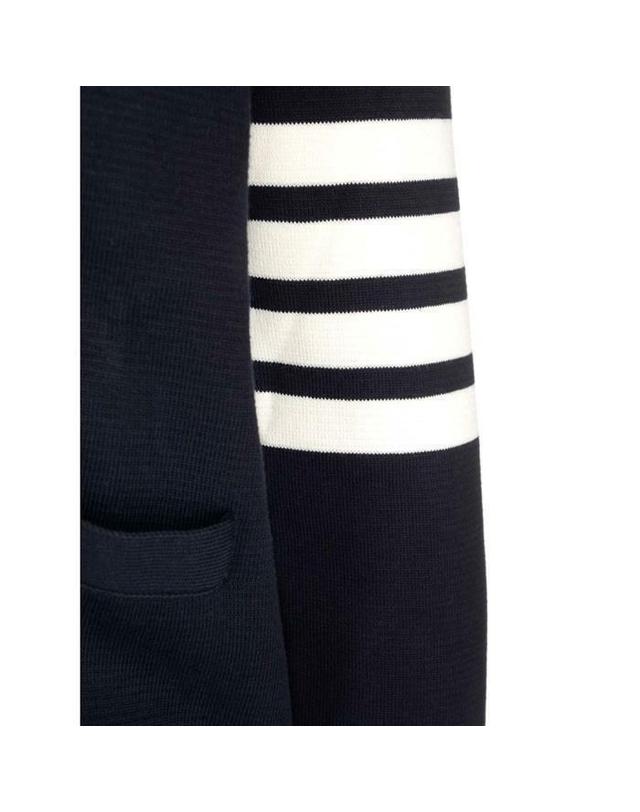 톰브라운 [명품] 톰브라운 25SS 4바 밀라노 스티치 가디건 네이비 MKC171A 00219 415 BLACK 착용컷
