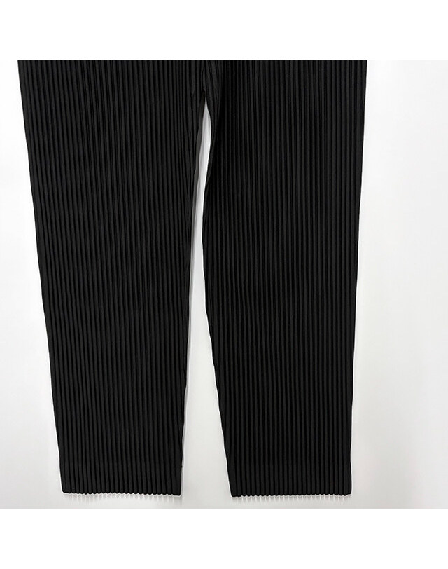 이세이미야케 [명품] 26SS 옴므 플리세 이세이 미야케 베이직 플리츠 팬츠 블랙 HP66JF550 15 BLACK 착용컷