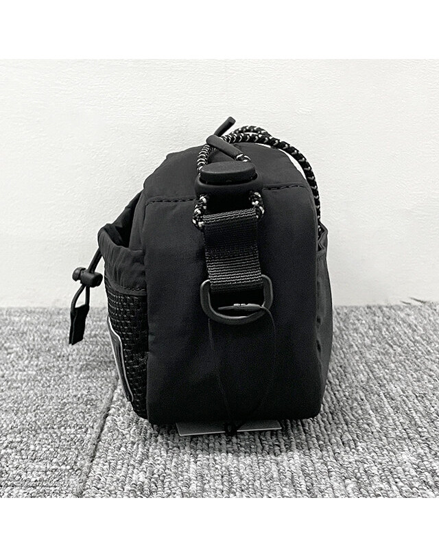 메종 키츠네 메종키츠네 [명품] 24FW 메종키츠네 플래시 폭스 크로스바디백 / 블랙 NM05173WQ4034 P199 BLACK 착용컷