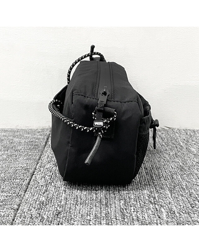 메종 키츠네 메종키츠네 [명품] 24FW 메종키츠네 플래시 폭스 크로스바디백 / 블랙 NM05173WQ4034 P199 BLACK 착용컷