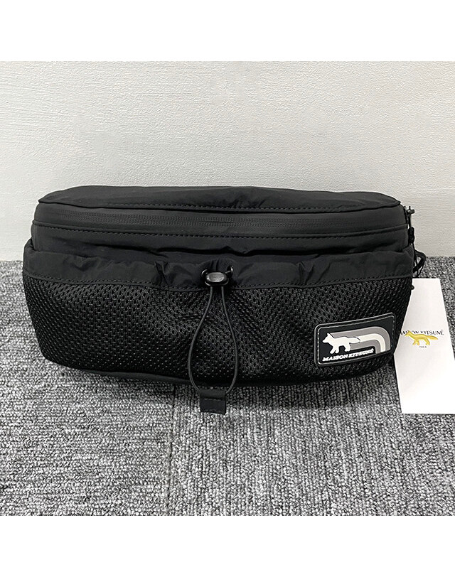 메종 키츠네 메종키츠네 [명품] 25SS 메종키츠네 플래시 폭스 범백 벨트백 / 블랙 NM05171WQ4034 P199 BLACK 착용컷