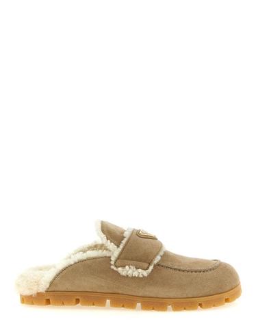 [해외직구] 26FW 프라다 스웨이드 셔링 뮬 1R129OFZF20JFTF0F24 Beige