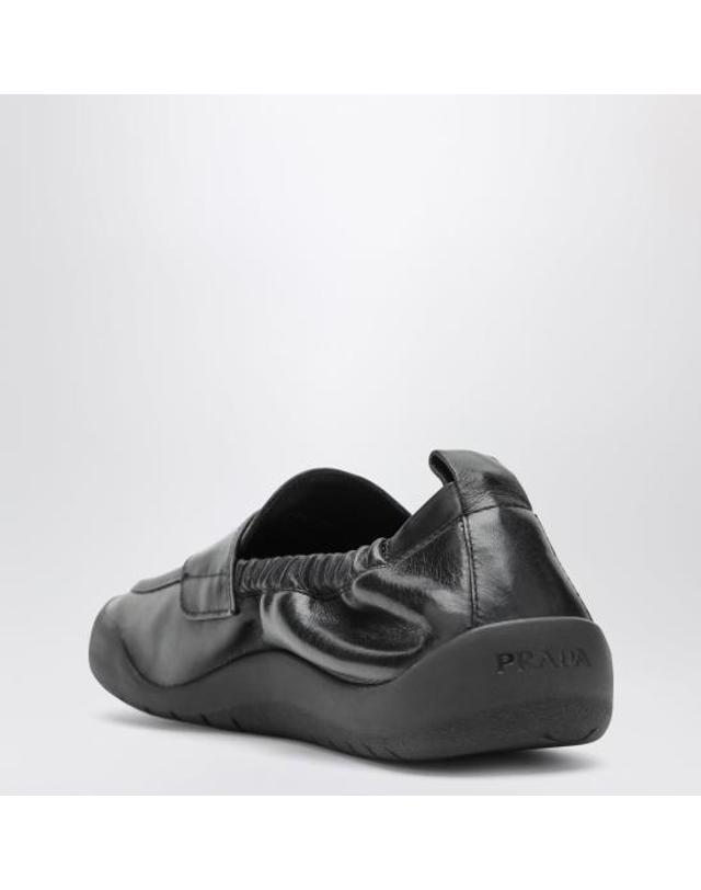 프라다 [해외직구] 26FW 프라다 스피드락 레더 페니 로퍼 2DE161G000070 Black 착용컷