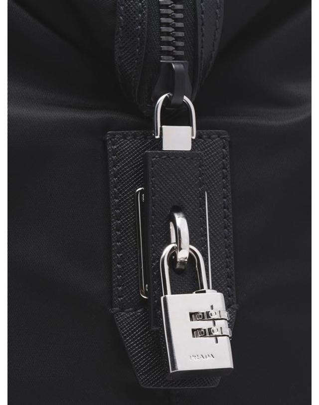 프라다 [해외직구] 26FW 프라다 리나일론 앤 사피아노 보스턴 백 2VC796OOO2DMH F0002 BLACK 착용컷