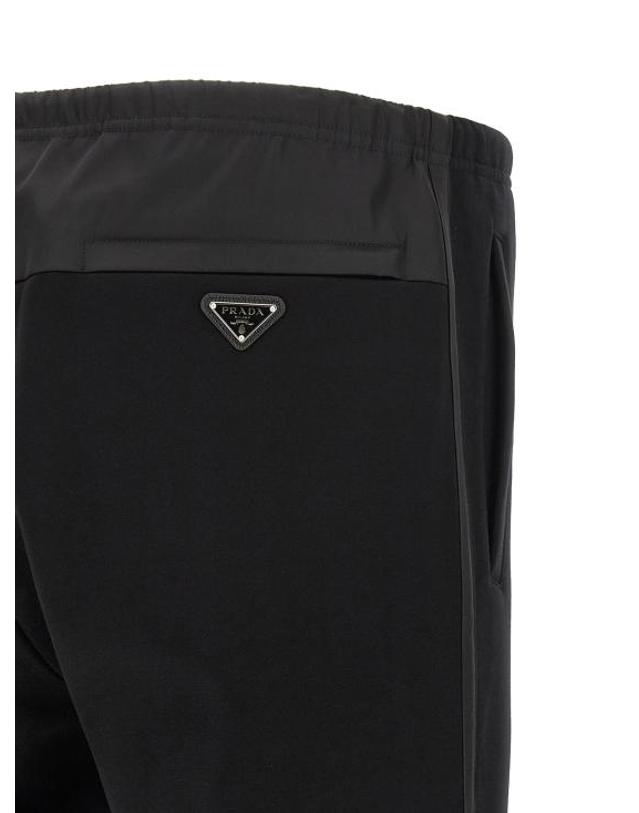 프라다 [해외직구] 26SS 프라다 트레이닝 조거 팬츠 PR327075BM BLACK 착용컷