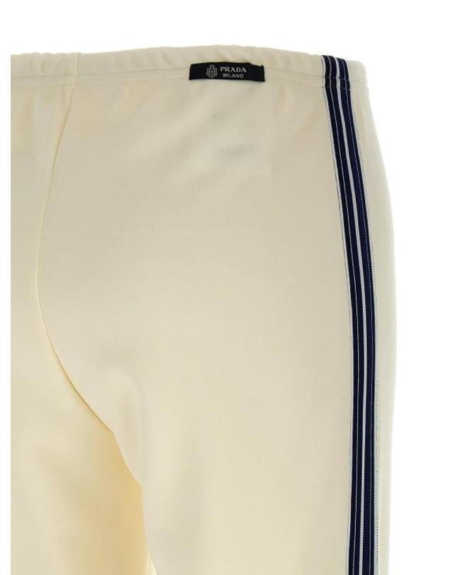 프라다 [해외직구] 26SS 프라다 트레이닝 조거 팬츠 PR324454BM WHITE 착용컷