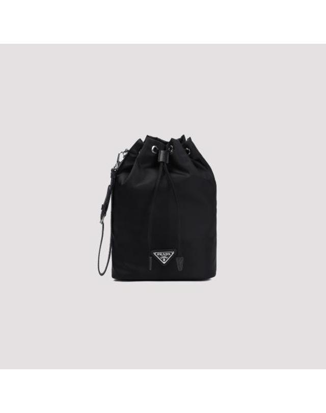 프라다 [해외직구] 26FW 프라다 삼각로고 리나일론 버킷백 1NS369 R067 F0002 NERO 착용컷