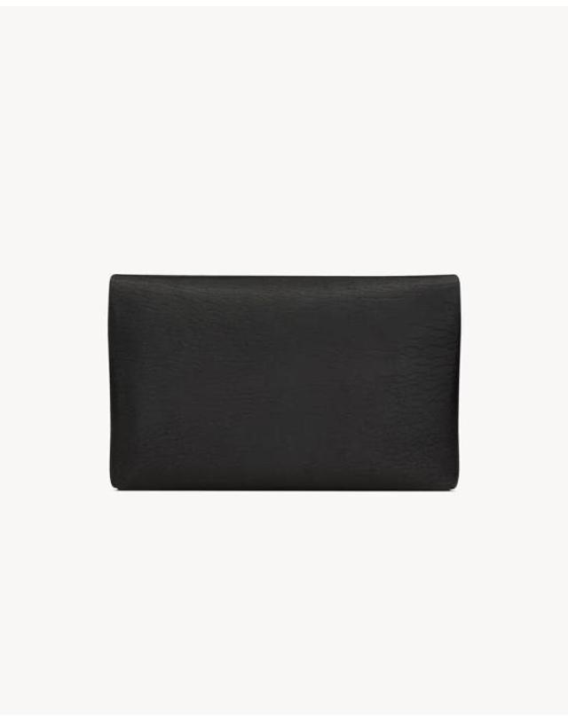 생로랑 [해외직구] 26FW 생로랑 램스킨 카산드라 라지 엔벨로프 파우치 ULT 009718 NOIR TU BLACK 착용컷