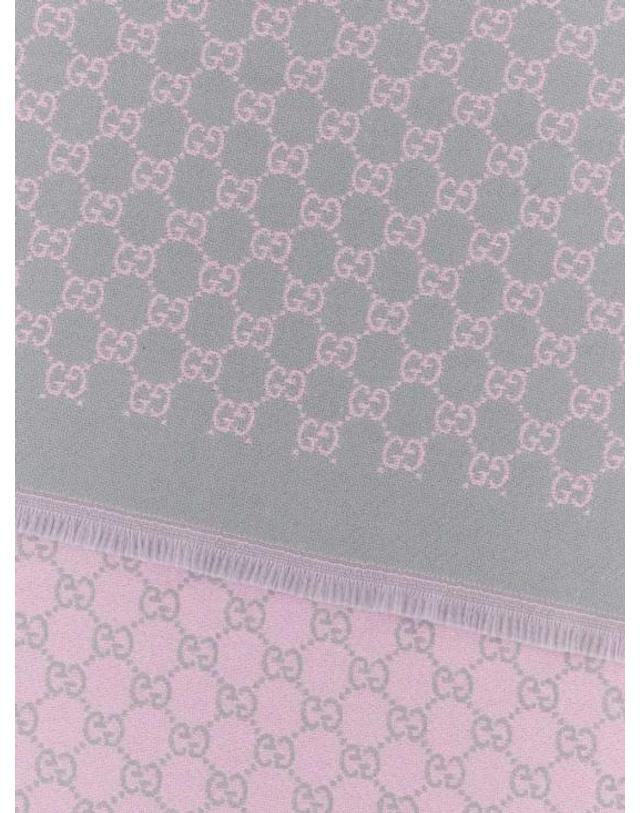 구찌 [해외직구] 26FW 구찌 GG 울 비스코스 라메 스카프 A005IW3GAMQ1372 GREY 착용컷