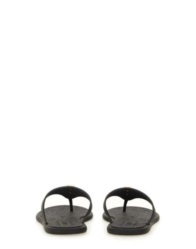 베르사체 [해외직구] 베르사체 알리아 러버 플랫 샌들 1016248 1A109831B00V Black 착용컷
