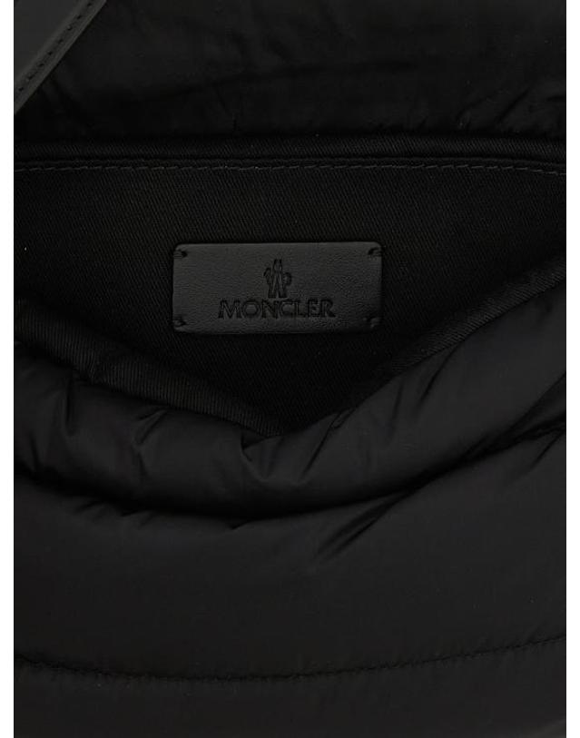 몽클레어 [해외직구] 26FW 몽클레어 카라독 나일론 숄더백 L209B5I00001M6275999 Black 착용컷