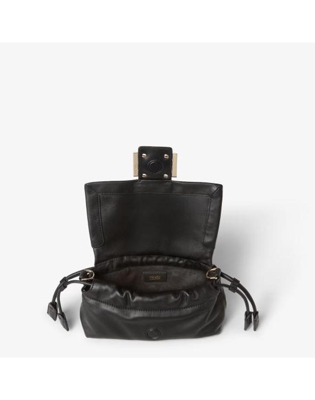 펜디 [해외직구] 26FW 펜디 바게트 소프트 스몰 백 8BR855B1ZKF0QA1 Black 착용컷