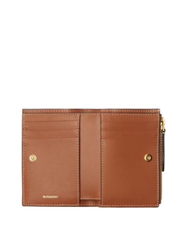 버버리 [해외직구] 26FW 버버리 체크 숏 월렛 8109807 A9534 BROWN 착용컷