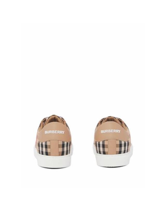 버버리 [해외직구] 26FW 버버리 체크 레더 스니커즈 8049777 LF TRN NEW A7026 NEUTRALS BLACK 착용컷