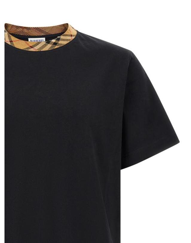 버버리 [해외직구] 26FW 버버리 체크 트리밍 코튼 티셔츠 8125509BLACK Beige 착용컷