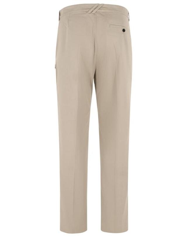 버버리 [해외직구] 26FW 버버리 스트레이트 팬츠 8127219C5956 Beige 착용컷