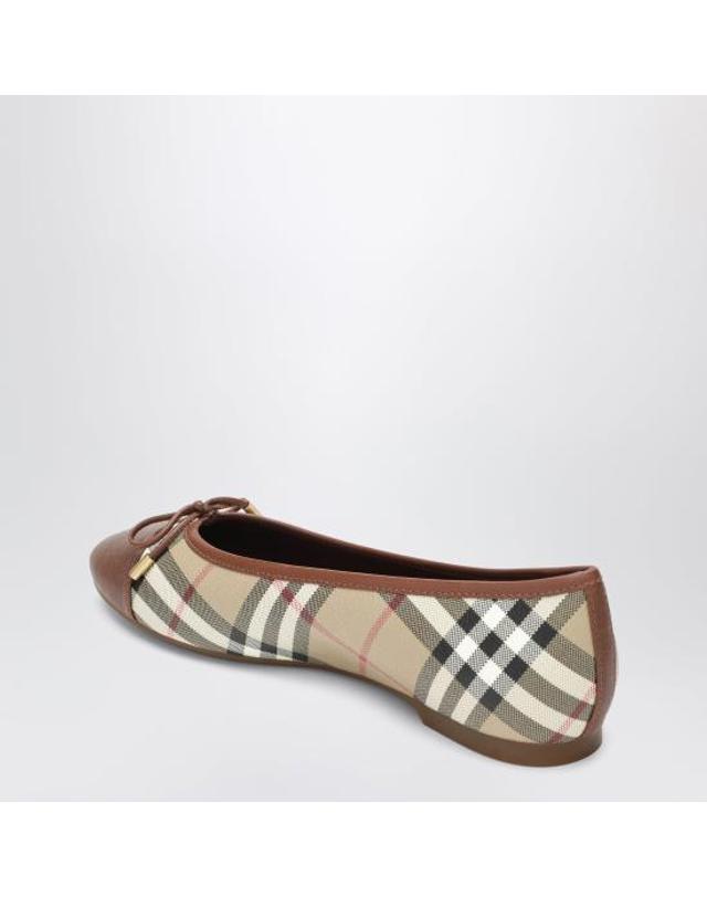 버버리 [해외직구] 26FW 버버리 플랫 슈즈 8132349179720 Beige 착용컷